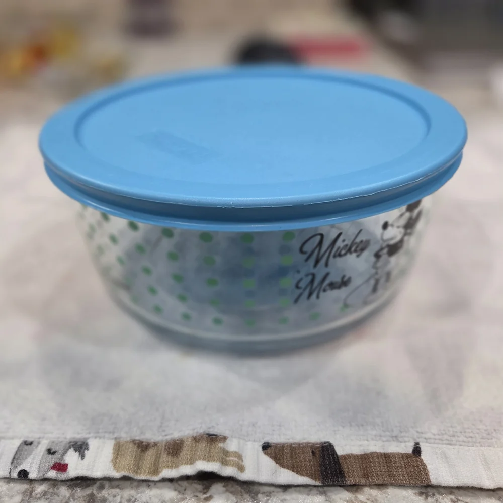 Pyrex design lid featuring
